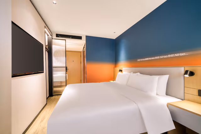Huazhu - Room With Bed