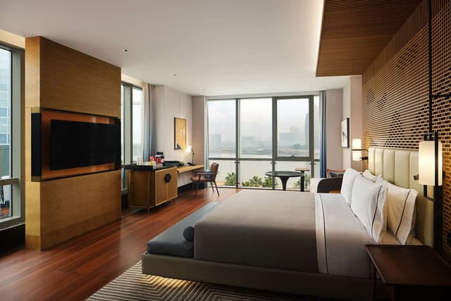 KING DELUXE LAKE VIEW TERRACE ROOM