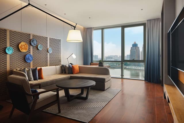 DELUXE PANORAMA LAKE VIEW SUITE
