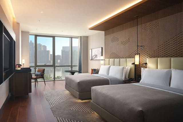 DOUBLE QUEEN DELUXE LAKE VIEW ROOM