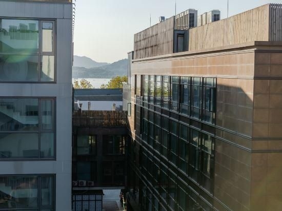 Home Inn Plus Hangzhou West Lake Lakeside Pedestrian Street4
