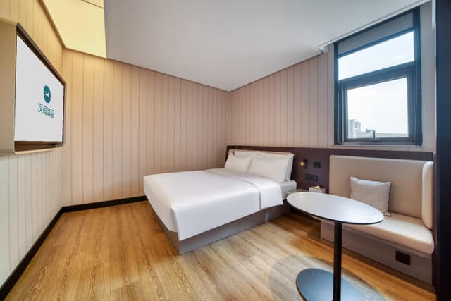 Huazhu - Room With Bed