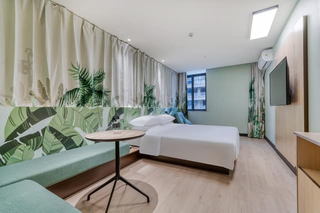 Huazhu - City Jungle Superior 1 Bed Room