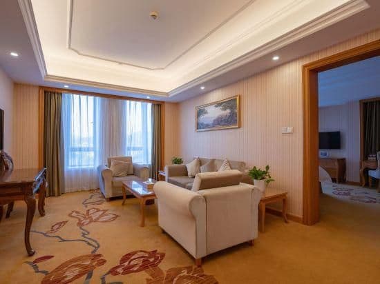 Vienna - Functional Chess Suite Room