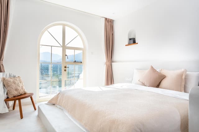 Triple Mountain View Room