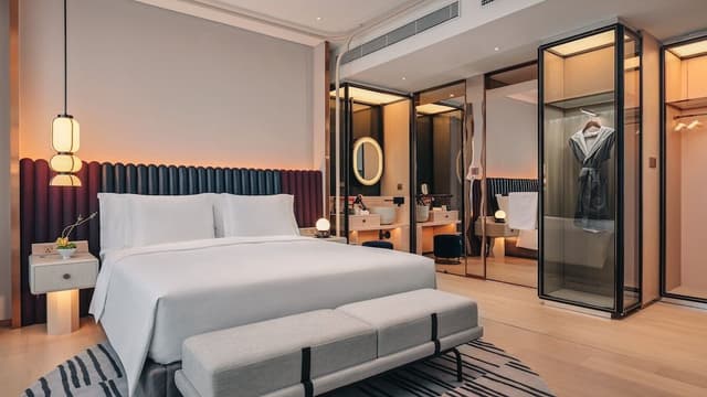 1 King Suite