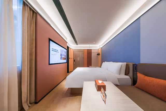 Huazhu - Room With Bed