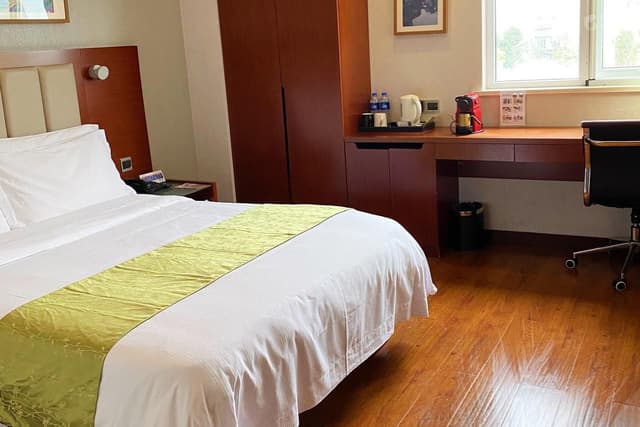 Yitel Premier Queen Room