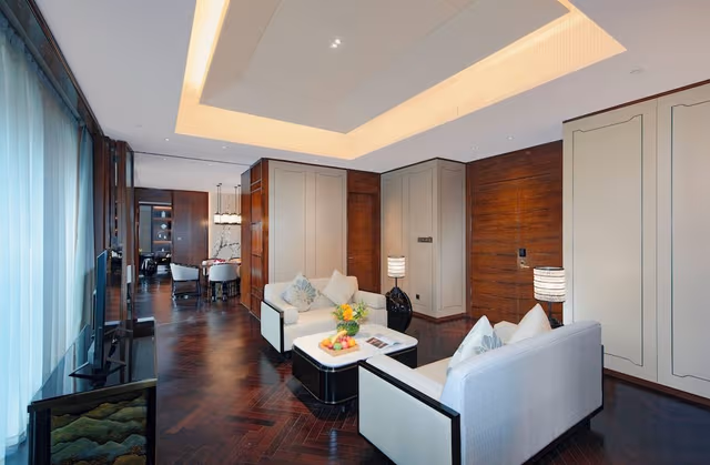 Suite, 1 King Bed