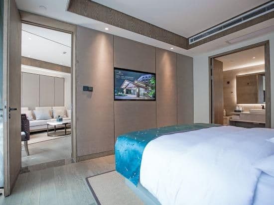 Ink-Scented Deluxe Executive Suite
