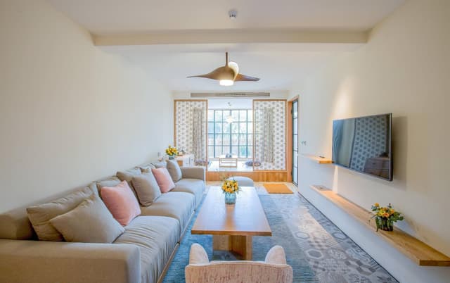 Lakeside Suite