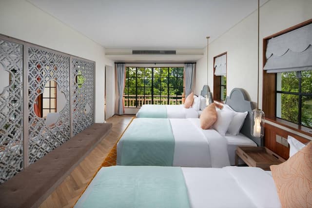 Lakeside Suite