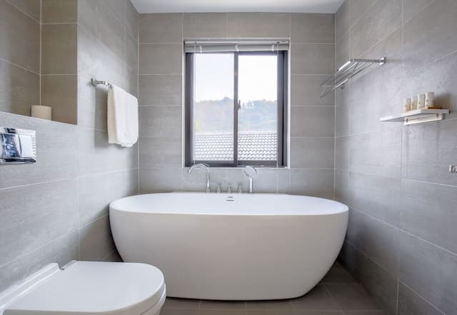 Bathtub Room with Balcony