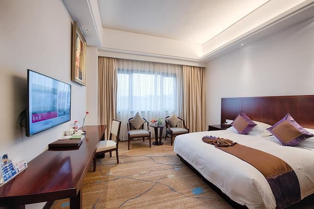 Deluxe Queen Room