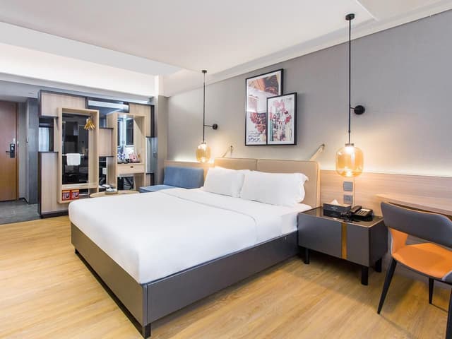 Business King Room