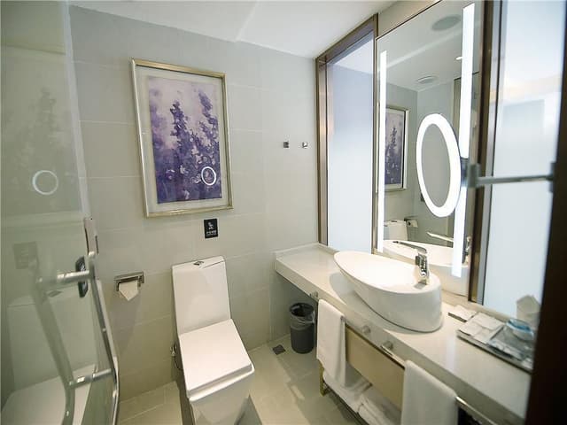 Business Queen Room