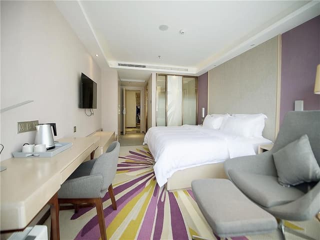 Business Queen Room
