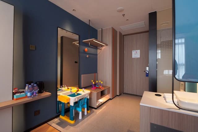 Standard Room, Multiple Beds (Extra Floor Space)