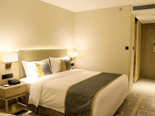 1 King Bed, Business Room, Non-Smoking