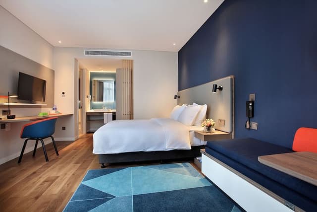 Standard Room, 1 King Bed (Extra Floor Space)