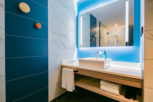 King Standard Extra Floor Space