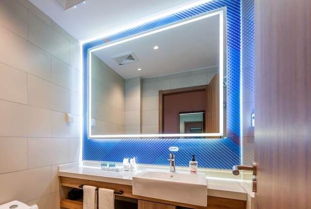 1 King Standard High Floor