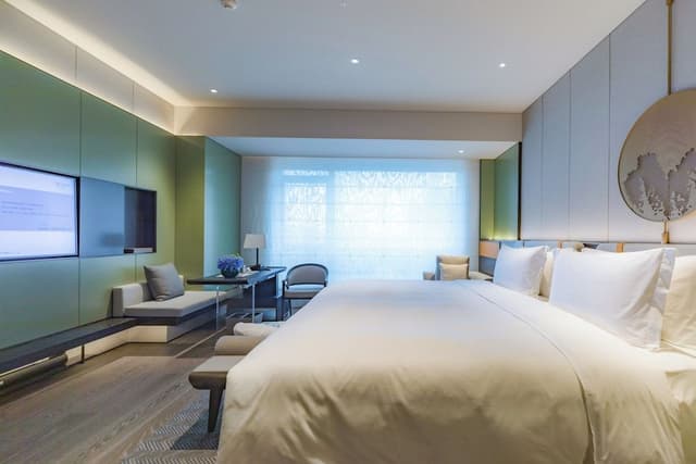 Classic Room, 1 King Bed, Club Lounge Access