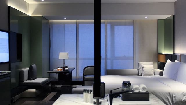 1 King Bed Classic