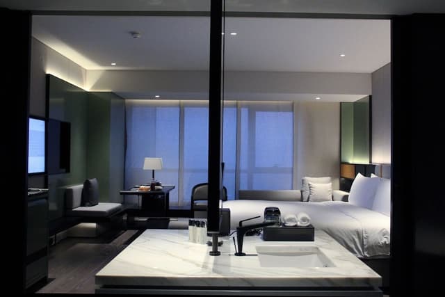 1 King Bed Classic