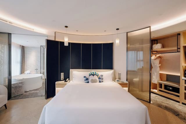 Suite, 1 King Bed