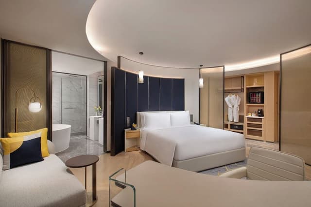 Suite, 1 King Bed