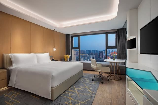 Standard Room, 1 King Bed (High Floor)