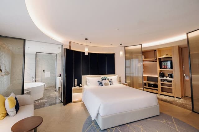 Suite, 1 King Bed