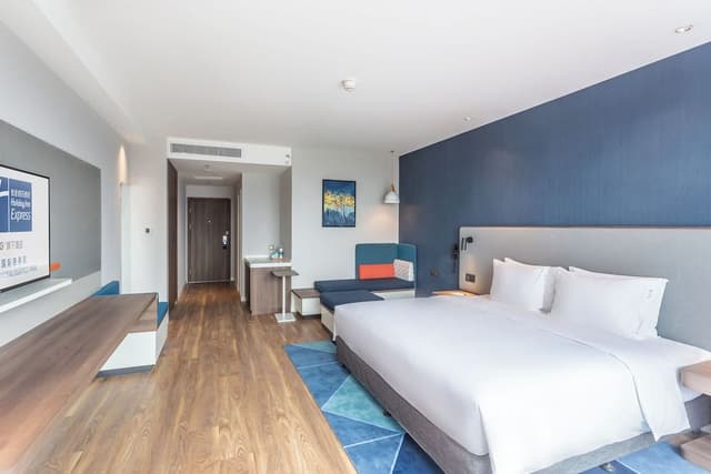 Standard Room, 1 King Bed