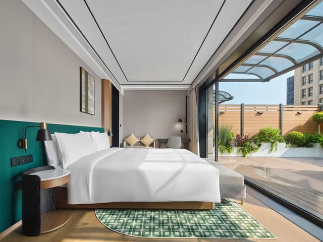 KING PREMIUM ROOM WITH TERRACE