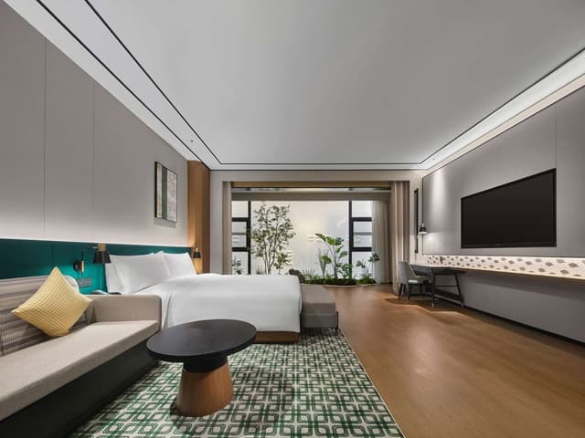 KING DELUXE ROOM GARDEN VIEW