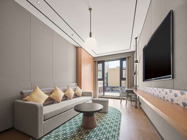 KING DELUXE SUITE