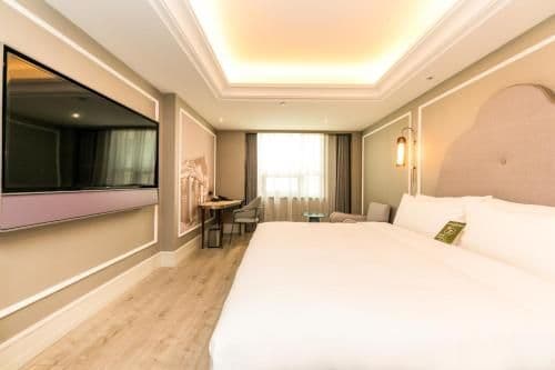 SUPERIOR ROOM, One King-size Bed