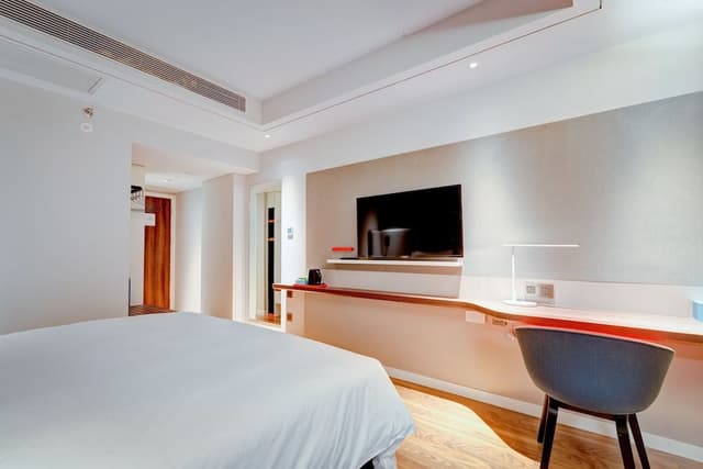 Standard Room, 1 Queen Bed