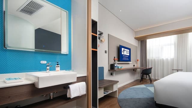 Standard Room, 1 King Bed