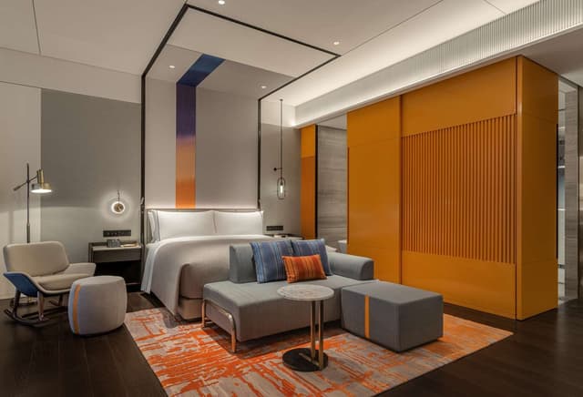 KING BREEZY SUPERIOR ROOM