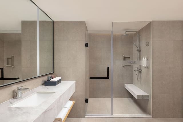 Executive Suite, 1 Queen Bed, Smoking, City View