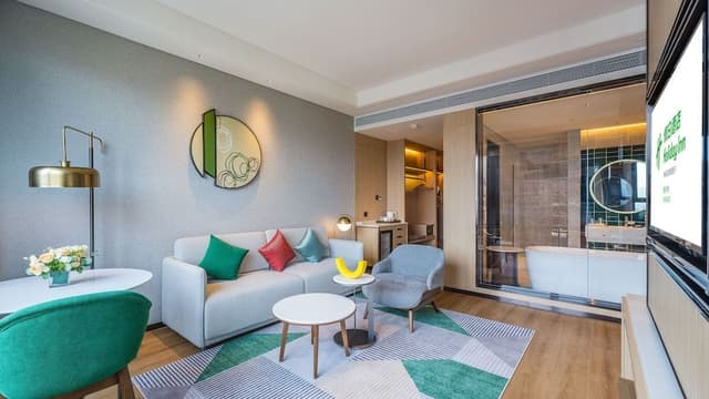 Suite, 1 King Bed