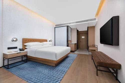 Superior, Guest room, 1 King, City view