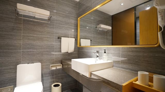 Huazhu - Superior T Bed Room