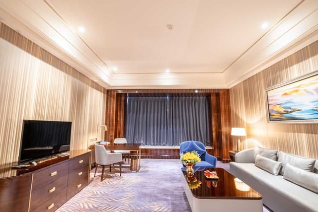 Chateau Suite (Hot Spring Access)