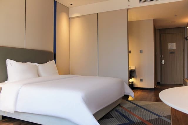 Standard Room, 1 King Bed