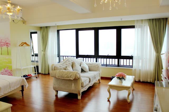 Theme Queen Room