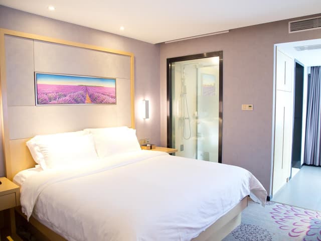 Business Queen Room
