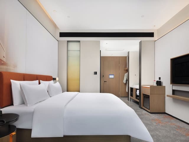 Comfort Room, 1 Bedroom, Non Smoking, City View